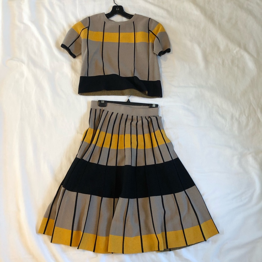 Worn once Story Cotten pleated skirt.